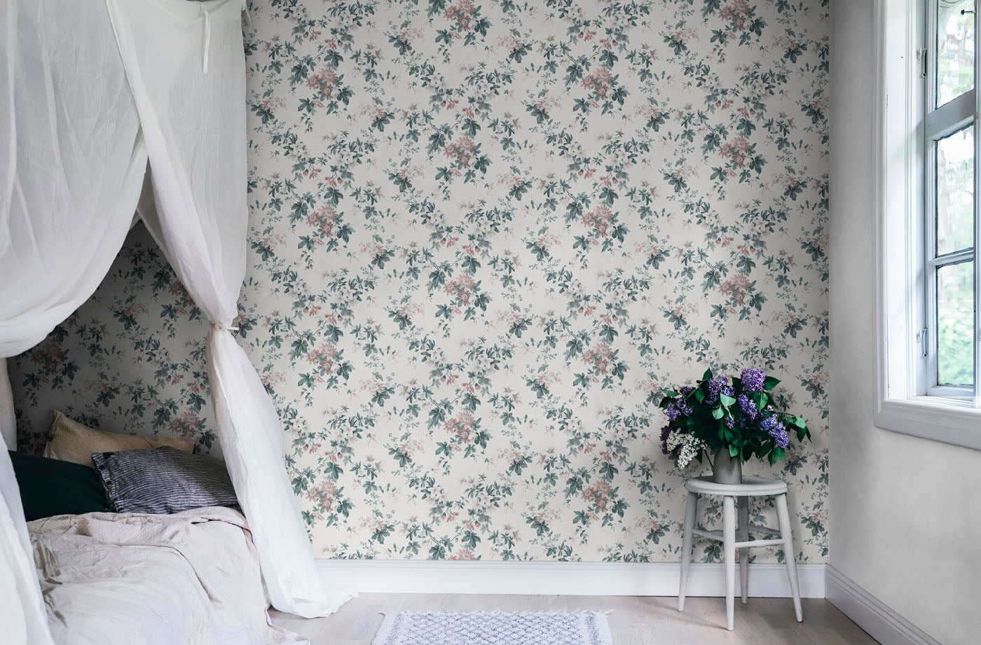 Sandra Powder White Mural