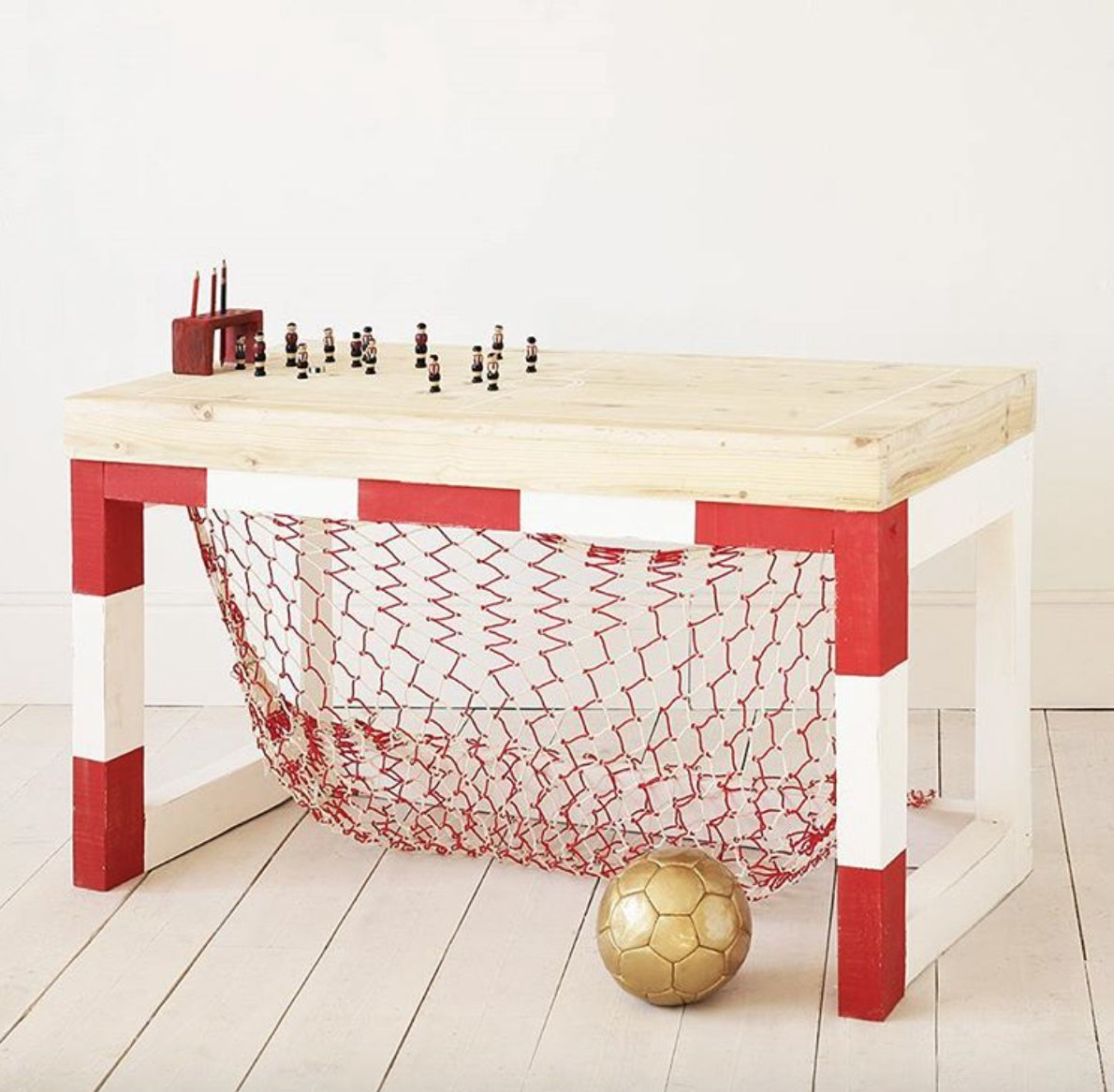 Jan Table Natural Red White